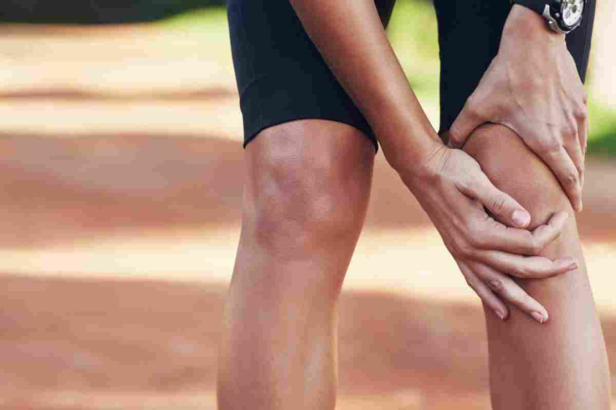 Чому може боліти колінний суглоб?